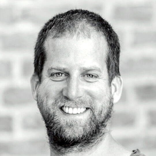 Portrait of Hidde Blom, founder and owner of Theezaakje