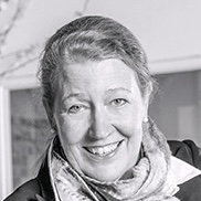 Portret van Inge Hoogesteger, oprichter van Sjaal met Verhaal